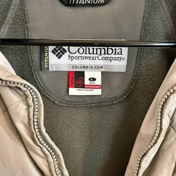 Columbia Large Light Jacket in Gray - Picture 4 of 4